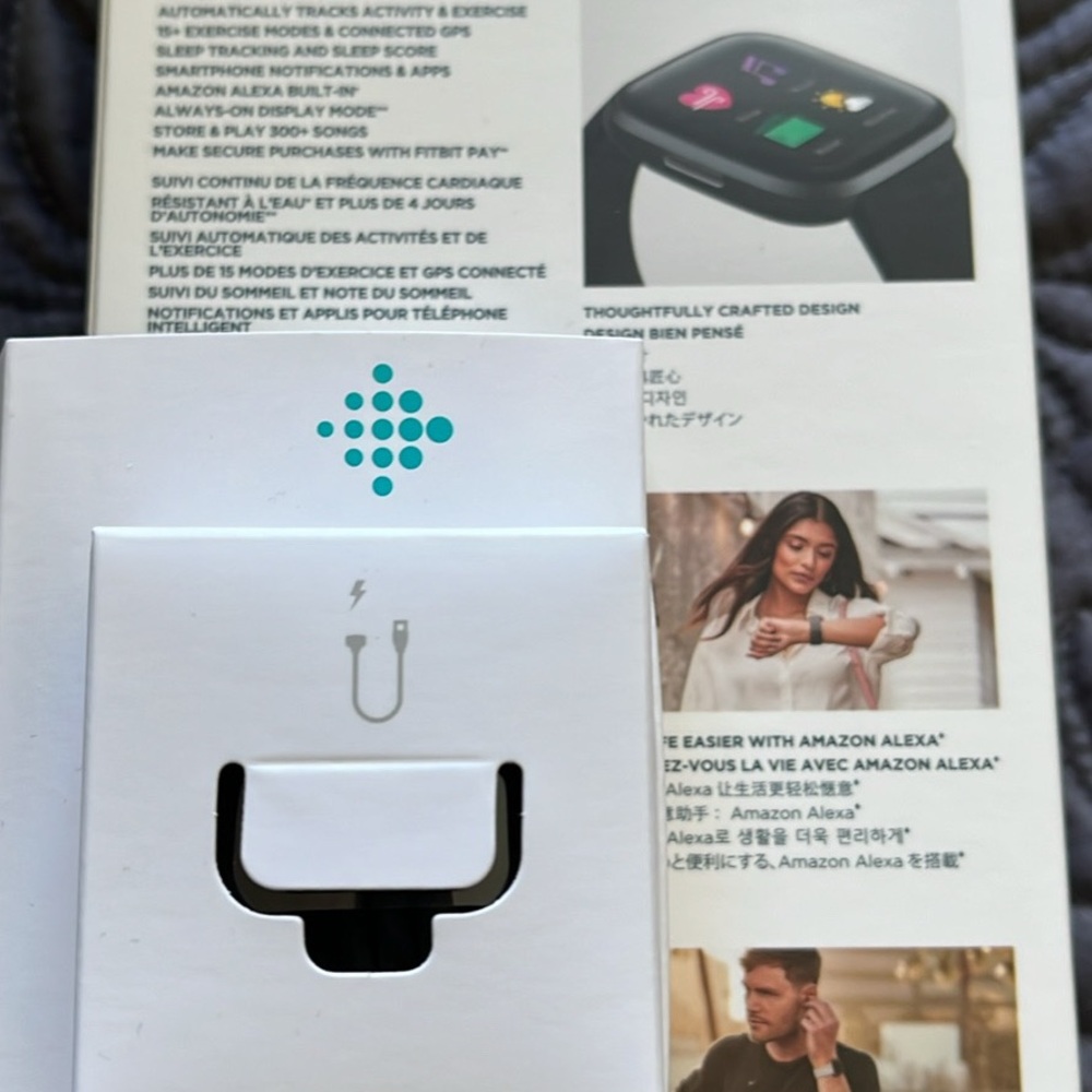 Fitbit Versa 2 Charging Cable in Black